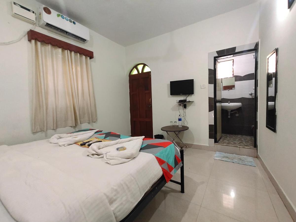 Rj14 Accommodations At Baga Beach Exterior photo