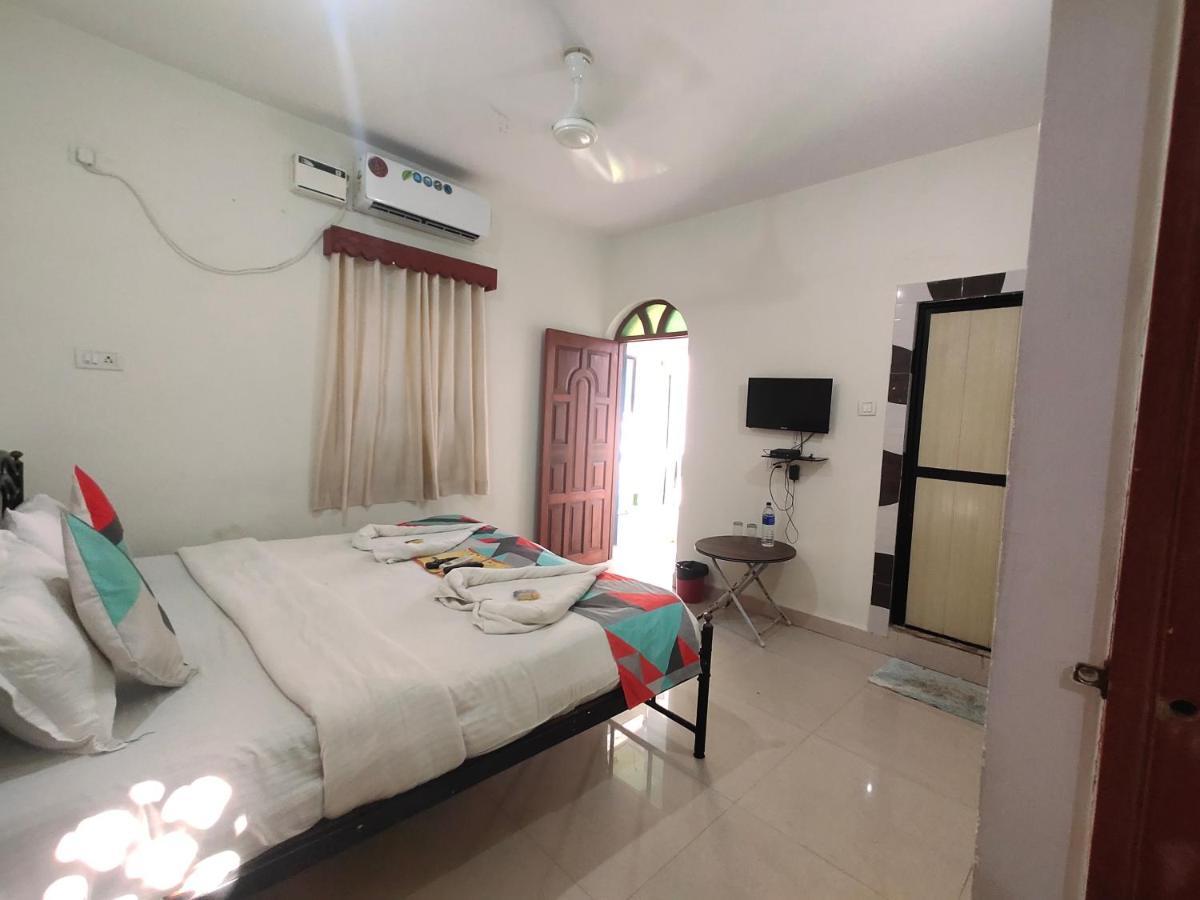 Rj14 Accommodations At Baga Beach Exterior photo